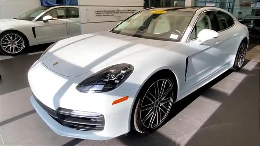 新车到店,实拍2021款保时捷帕拉梅拉,打开车门看到配置,惊艳了