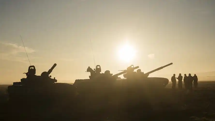 壁纸 坦克,军队,士兵,阳光,剪影