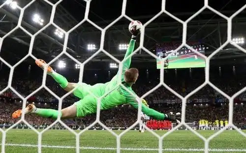 英门神回击库尔图瓦:我不够高?但哥扑出致命点球