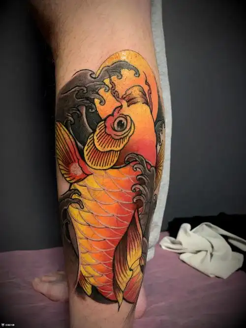 小腿彩色鲤鱼_纹身图案手稿图片_艺卓的纹身作品集