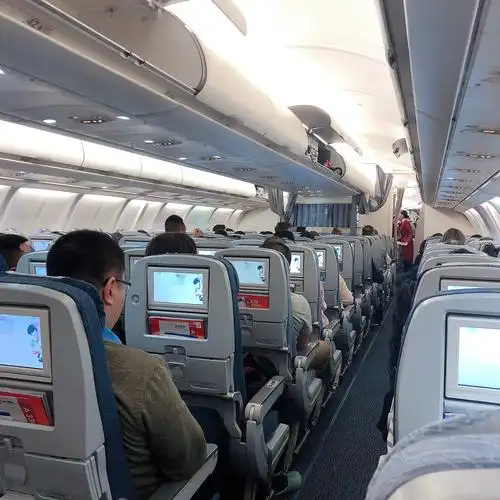 国航的大飞机,大概晚上22:30到达普吉机场