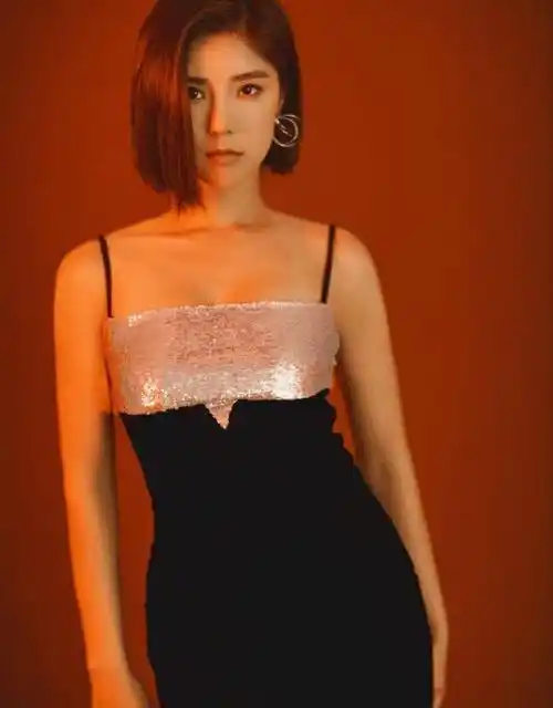 原创宅男女神赵奕欢连上热搜称号非空穴来风近照却让人很意外