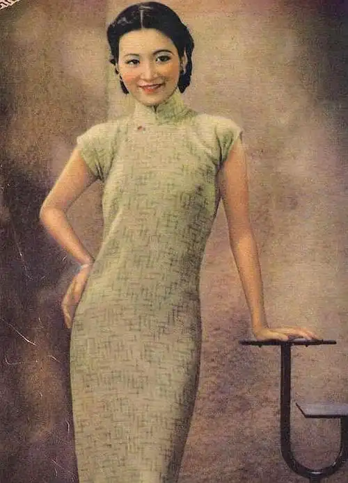 民国女士穿旗袍是单穿吗?里面穿了什么?网友:被电视剧带偏多年