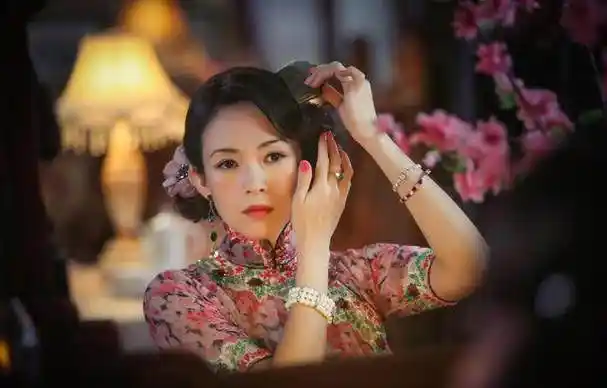 最适合穿旗袍的女星,身材曼妙步履生姿,谁才是你心中的旗袍女神