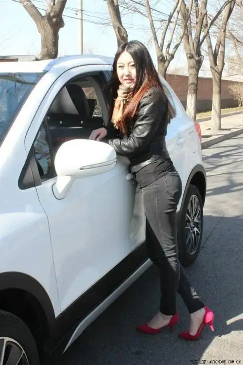 媳妇当车模90后俏媳妇过自己的生活拒绝等待