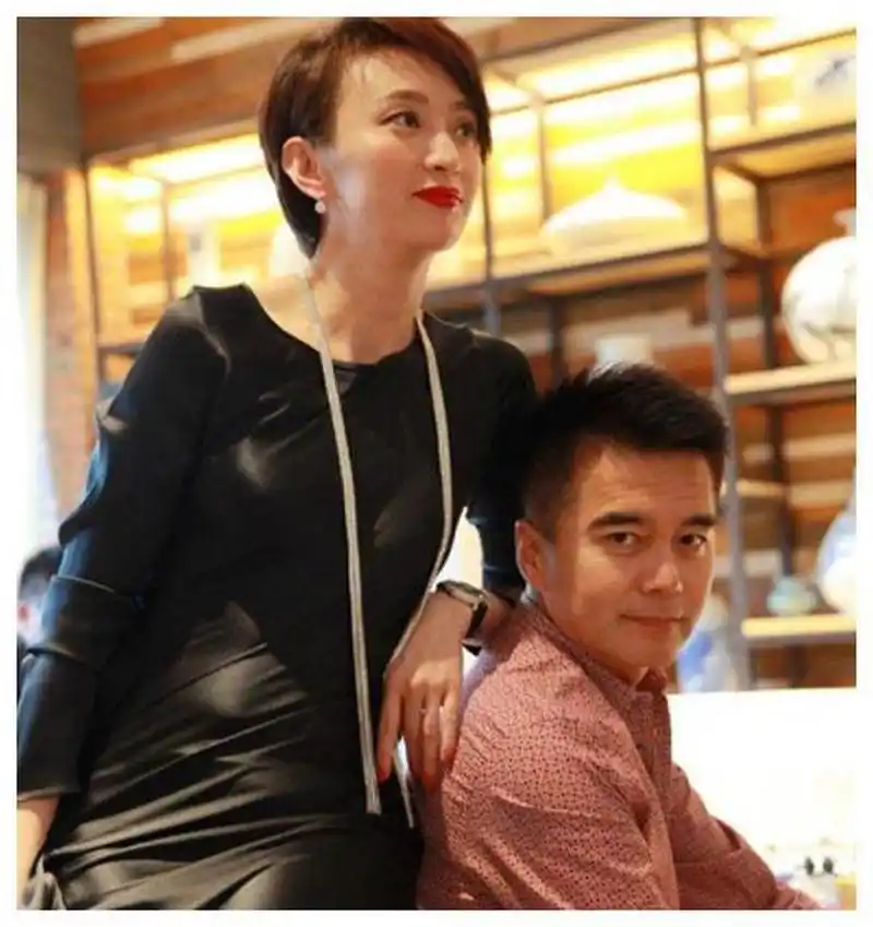 如今,许亚军和张澍过的也非常幸福,和何晴的关系也并不紧张,还是