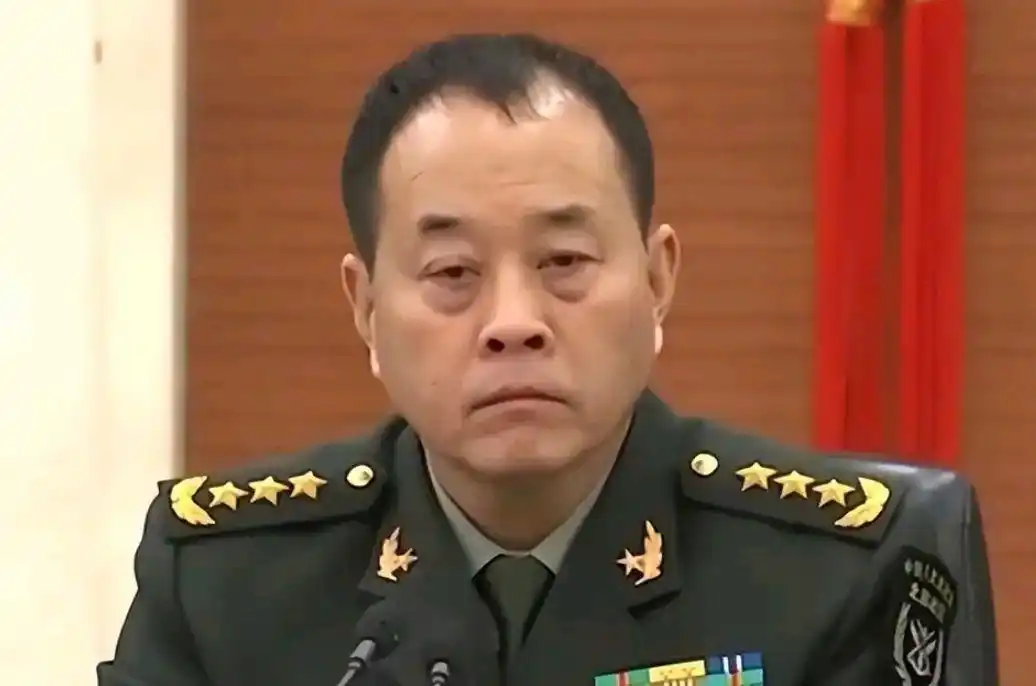 他58岁晋升上将,曾任北部战区司令员,现任陆军司令员,今年61岁