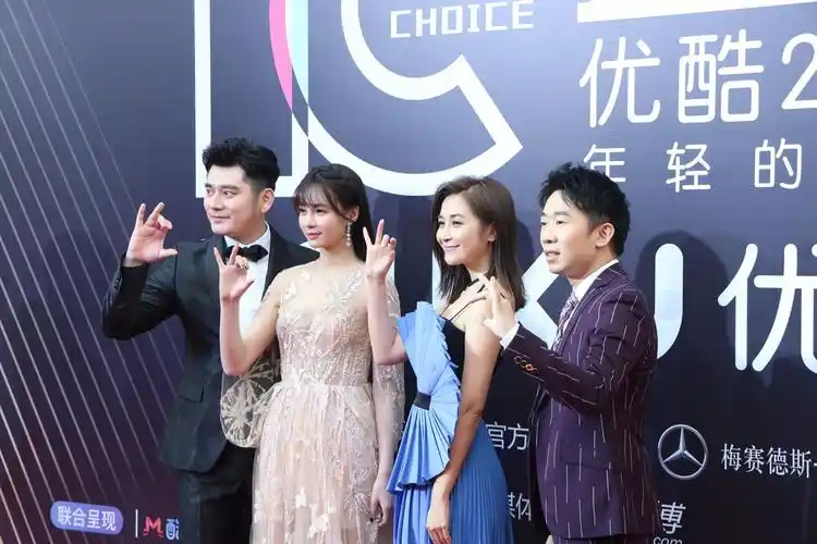 明星盛典:超级声霸朱亚文引尖叫 snh48集体亮相震撼 迪丽