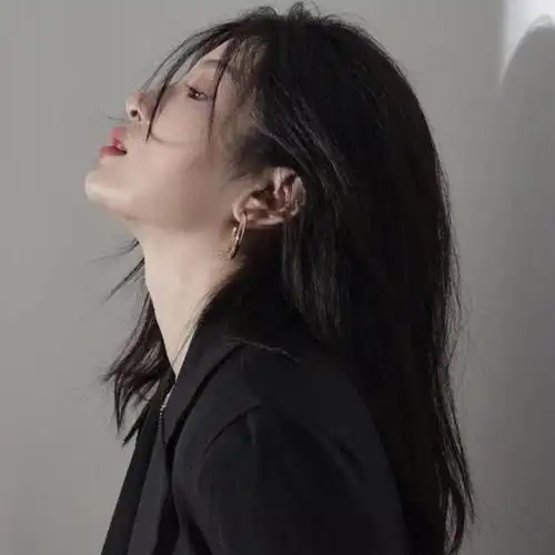 一个人孤独的女生头像