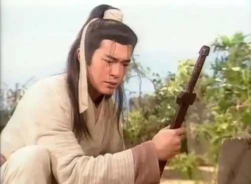 杨过是独孤求败的关门弟子,玄铁剑法杨过尽数习得,即便杨过断臂,谁也