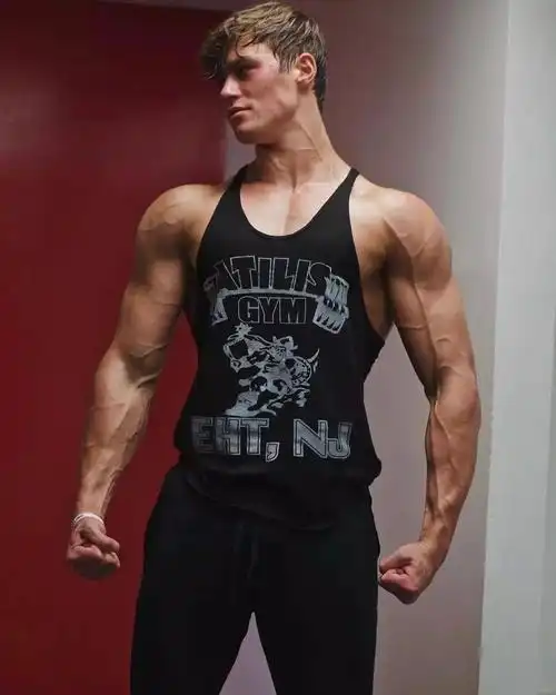 60岁刘德华身材上热搜,男人为了肌肉到底能有多拼?