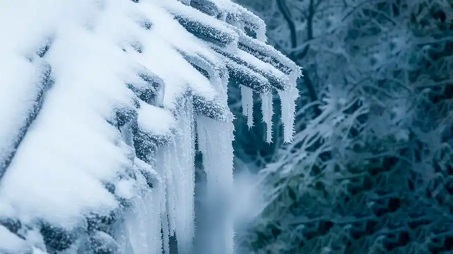 欢迎投稿 查看原图 上一张 下一张 简介 张家界袁家界雪景