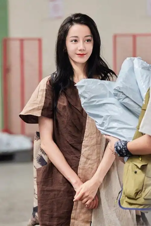 秦岚和迪丽热巴的丽挽狂岚cp 秦岚和迪丽热巴在热门综艺节目花儿与