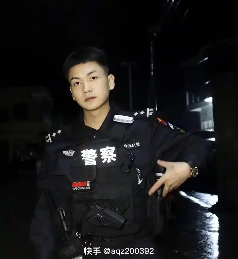 这就是我们中国特警帅气图片他们不仅为人民服务,他们也值得我们 - 抖