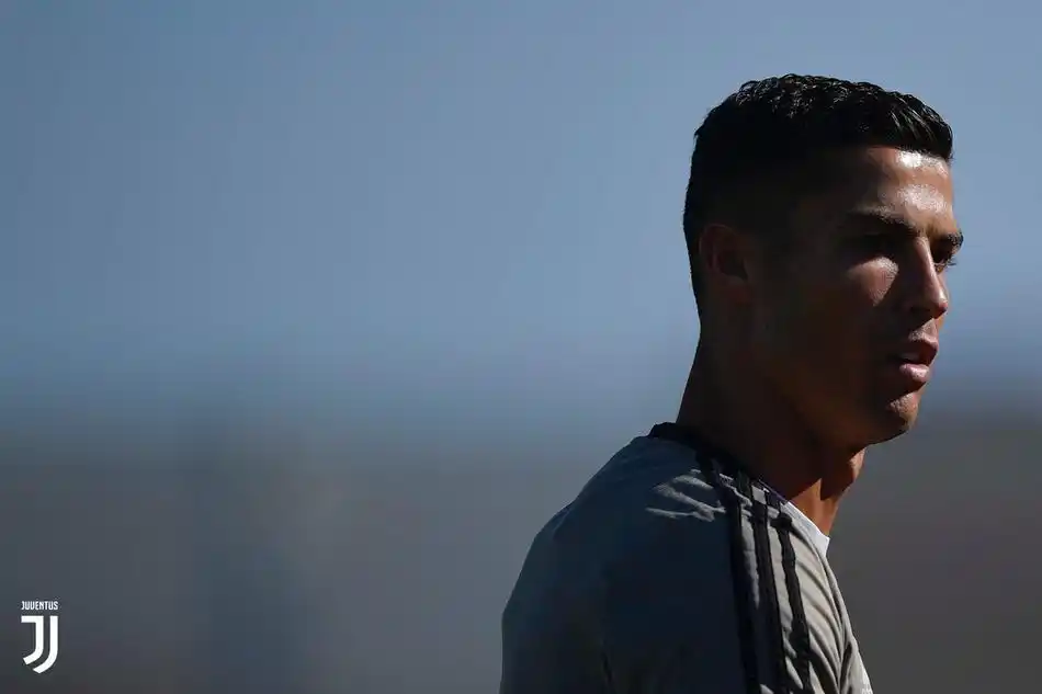 尤文超带感训练照c罗完美侧颜