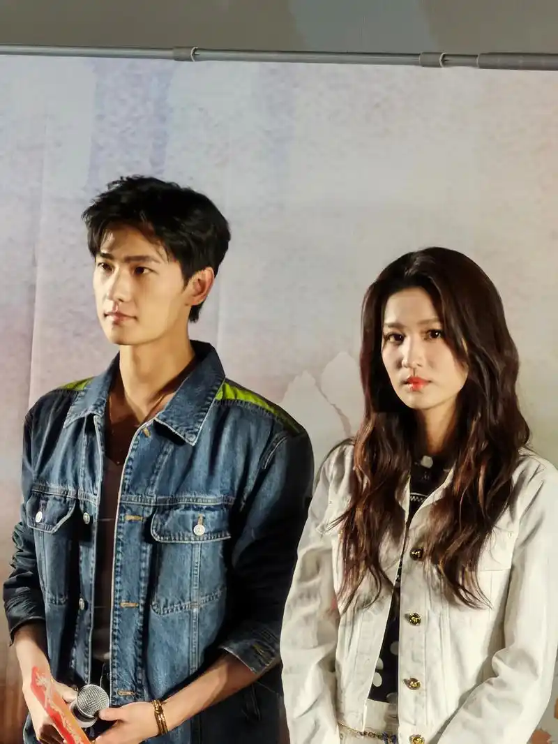 王楚然和两任绯闻男友拍戏,与杨洋互动自然,与王子奇更有cp感