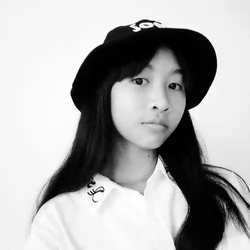 一个平胸的妹子,1.