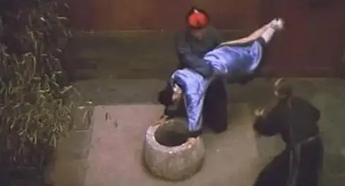 珍妃究竟是怎么被塞进不到十寸的井里的?慈禧真是太有心机了!