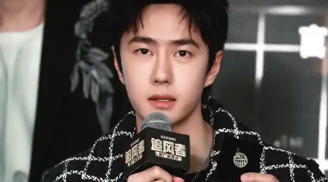 王一博你终于不戴帽子了##王一博直播