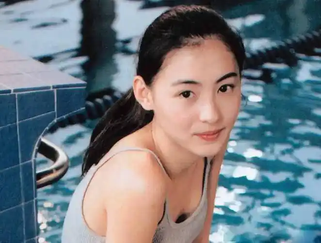 张柏芝,终为自己的"混乱情史"付出了代价_朱永棠_母亲_人生