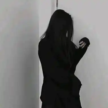 黑白女生头像背影全身 女生霸气头像黑白高冷 - 女生头像 - 潮人个性