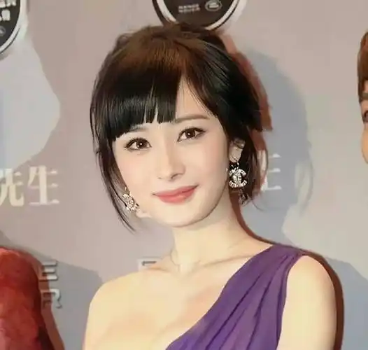 整容前冰清玉洁,恬静灵逸,整容后妩媚妖娆,容色绝丽_杨幂_鼻子_对比