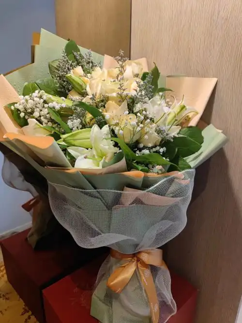 新加坡鲜花生日花束郁金香