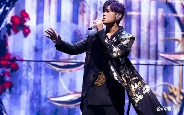 有空晒游玩照没空表明立场,周杰伦的冷漠引争议,评论区看法不一