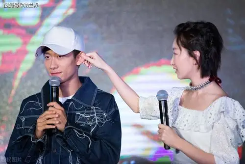 宋妍霏宣布和张一山分手,张一山被网友爆锤,偶像竟是劈腿男?_杨紫