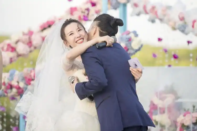 杨烨写真-张玮妻子杨烨简历-杨烨的个人资料(24p)