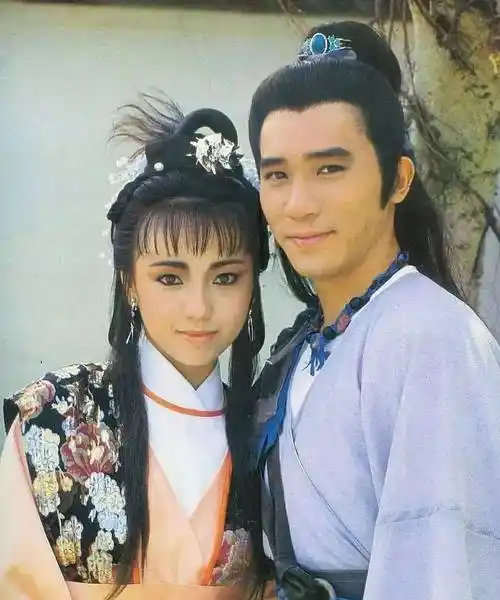 求别再硬演周芷若了有人出尘脱俗有人却噘嘴瞪眼毁经典