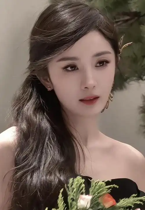 231208年轻永驻杨幂无龄感美貌引爆网络