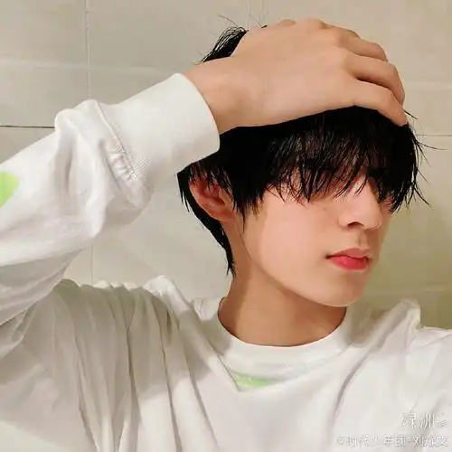 哥哥近期绝美怼脸自拍