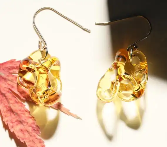 lot0011 七窍玲珑心 琥珀色耳坠一对