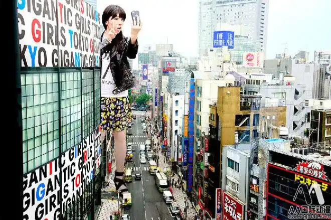 进击的巨人惊现东京女巨人灵感源于动漫