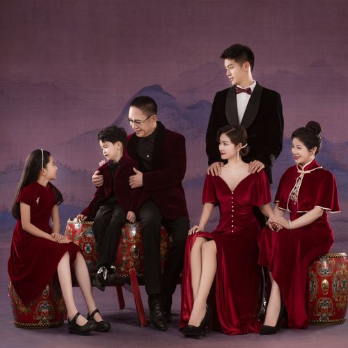 新款韩版全家福摄影服装影楼新年主题一家六口拍照复古亲子装礼服