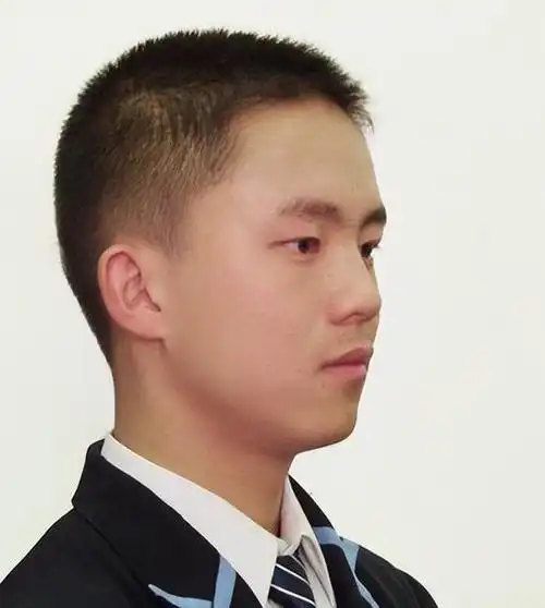 初中生"发型规定"走红,男生板寸还能接受,女生当场"飙泪"