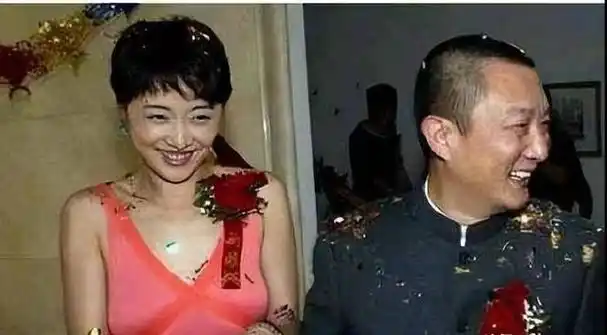 事实证明43岁的宋佳已经走上了一条康庄大道