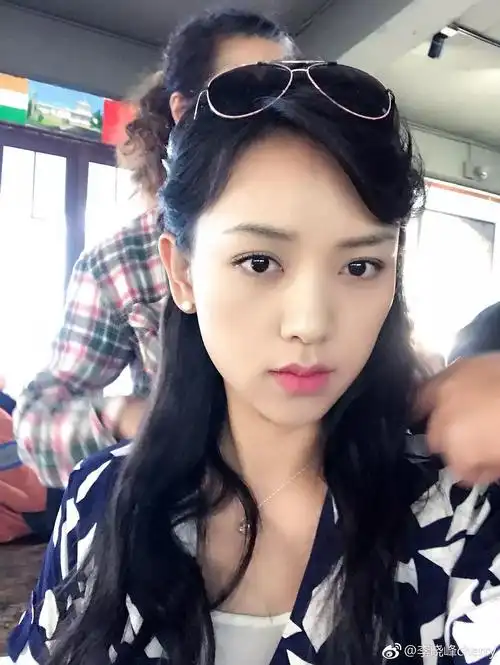 李晓峰,名字就透着飒气 短发比长发优很多