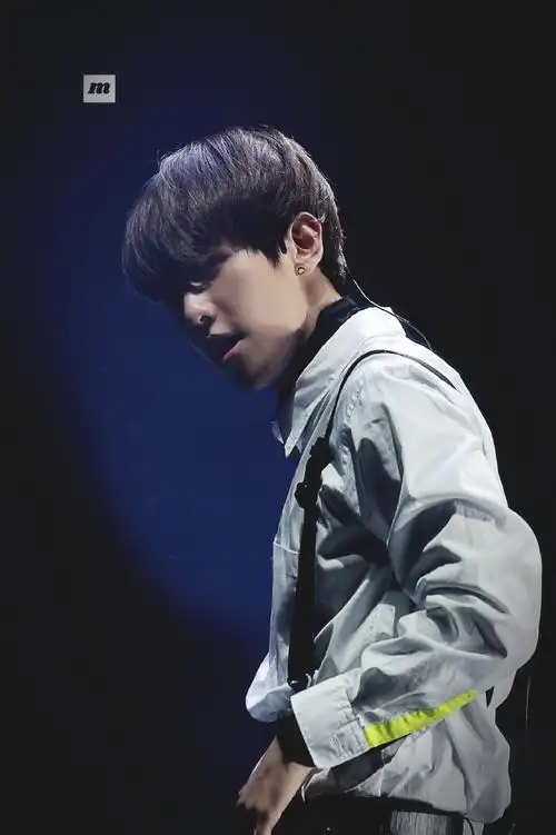 边伯贤mama最佳男歌手三连冠