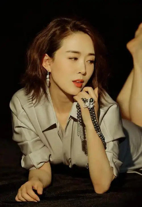 最美嫦娥颜丹晨亮相金鸡奖