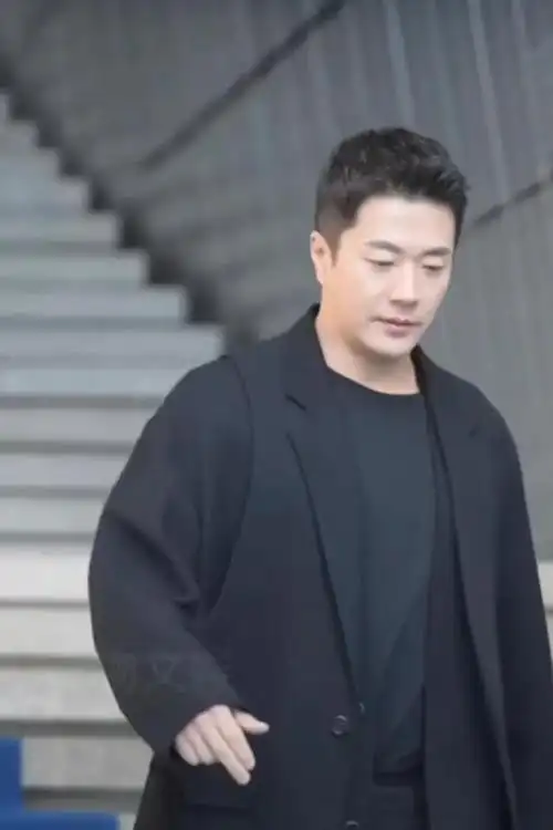 权相佑有名的主题曲 权相佑20年后褪去青涩不油腻(10)