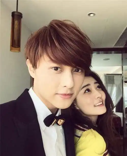 婚纱礼服,男明星,男明星西装,男明星婚纱照,男明星礼服,邱胜翊结婚照