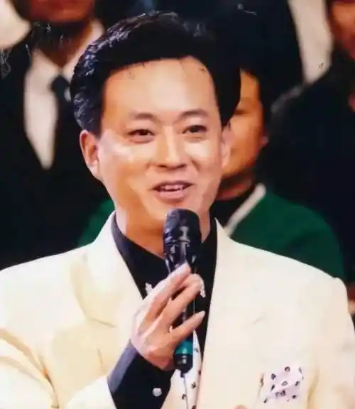 从央视一哥到跌落神坛,消失的这四年,朱军究竟经历了什么?_腾讯新闻