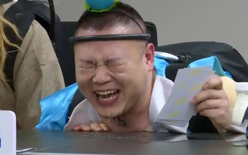 明星憋笑是什么样子岳云鹏看完雷佳音的表情包直接笑趴了