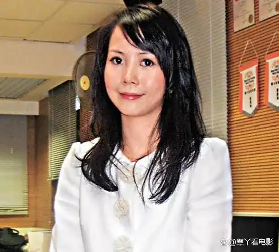 > 2008年11月11日 ,吕丽君乘坐大刘赠与的"1loveu"车牌到华置与大刘"