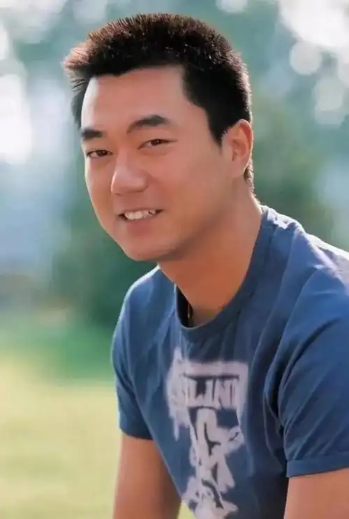 作为演员,董勇也凭借获得第31届中国电视剧飞天奖优秀男演员奖提名.