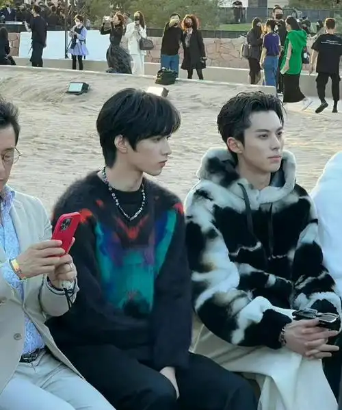 王鹤棣王安宇黄明昊刘耀文同框照