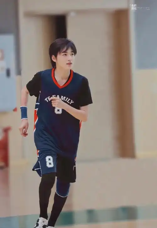 人间腿精图鉴#那必须有宋亚轩!