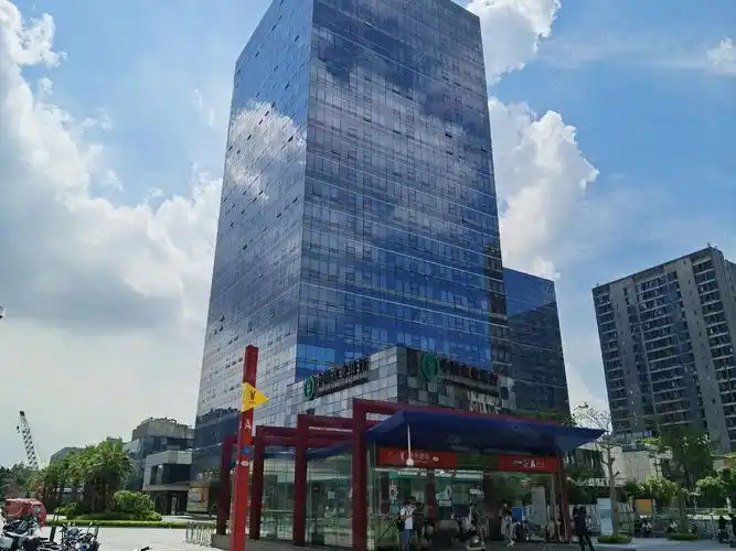 【15图】广州绿地中央广场 写字楼业主诚心出售 双面采光 地铁,广州